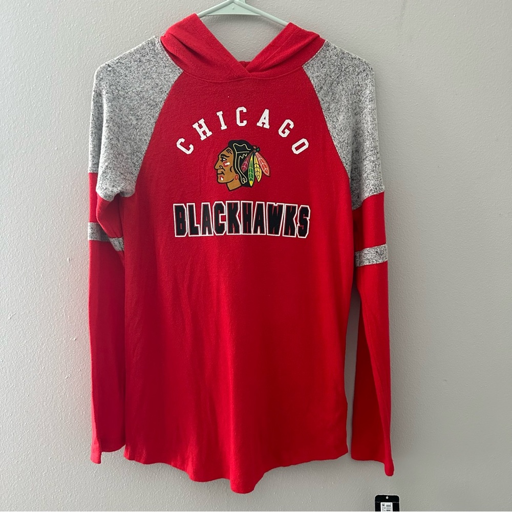 NHL (L 10/12) Red and Gray Chicago Blackhawks Long Sleeve Hooded Sweater